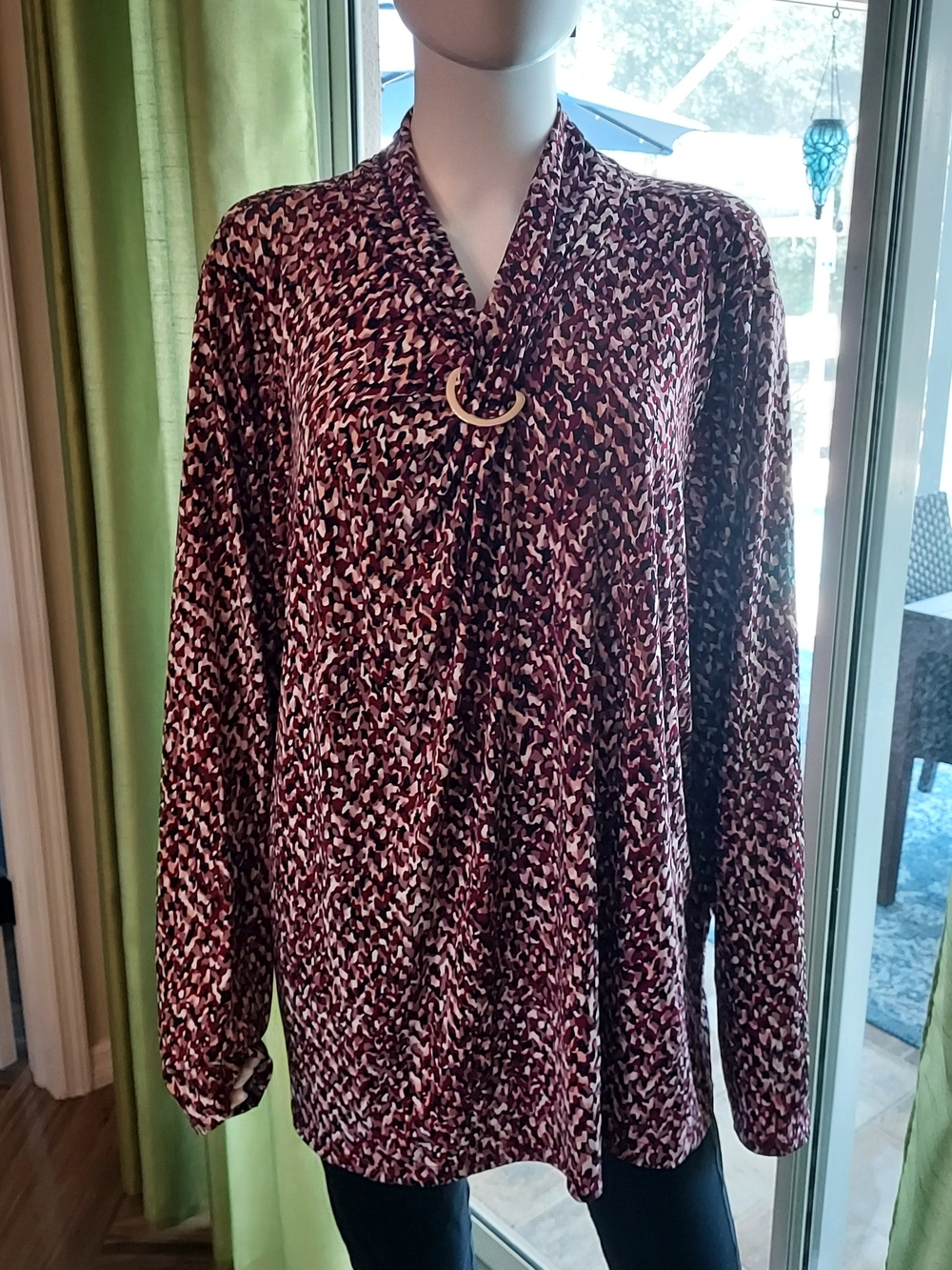 Liz Claiborne Burgundy Patterned Long-Sleeve V-Neck Top with Ring Accent. 3XL